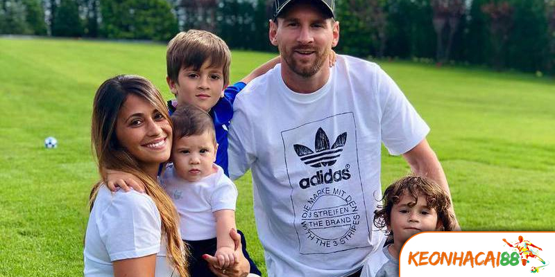 messi va gia dinh Cuộc Sống Hàng Ngày Của Gia Đình Messi